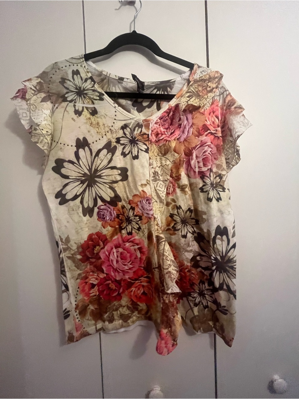 Cal Style Floral Print Women's Short Sleeve Top. L. Boho. Grandma. Hippie.